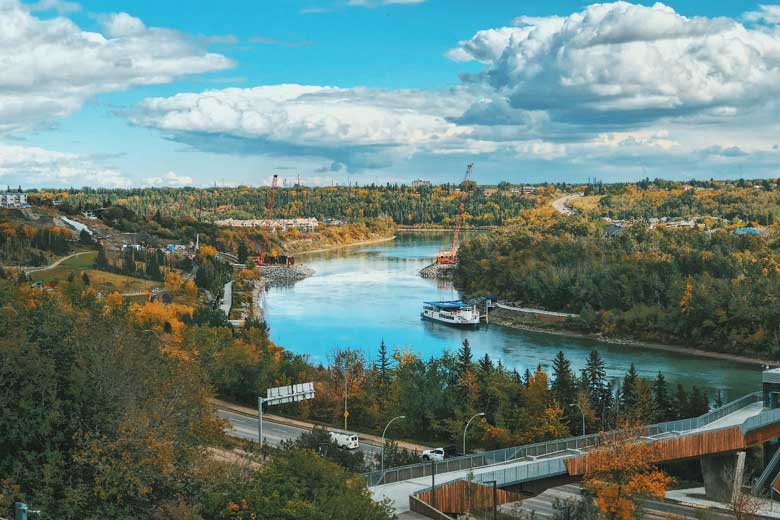Image of Edmonton’s river valley courtesy of Travel Alberta and FOODBOOM GmbH, 2019. 